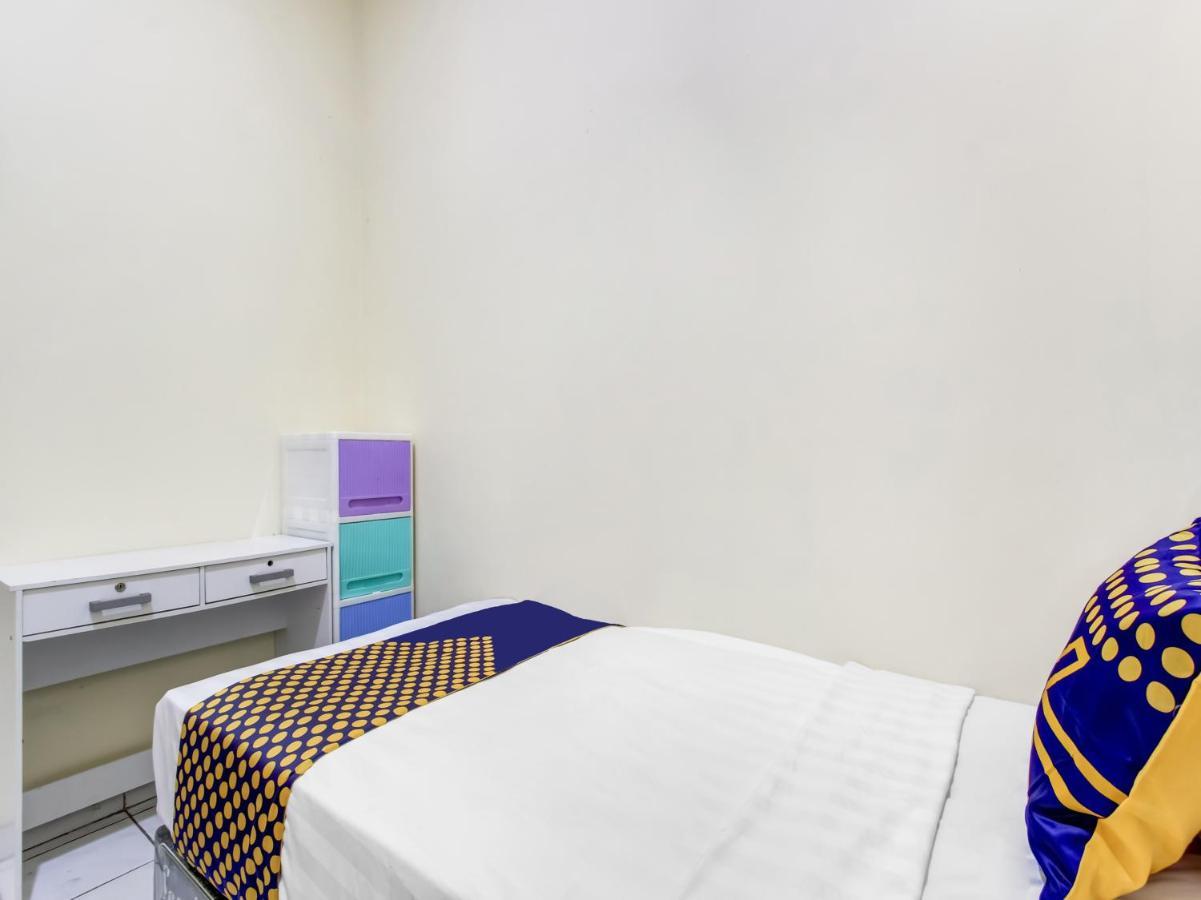 Oyo Life 91374 Asia Stay Semarang Syariah エクステリア 写真